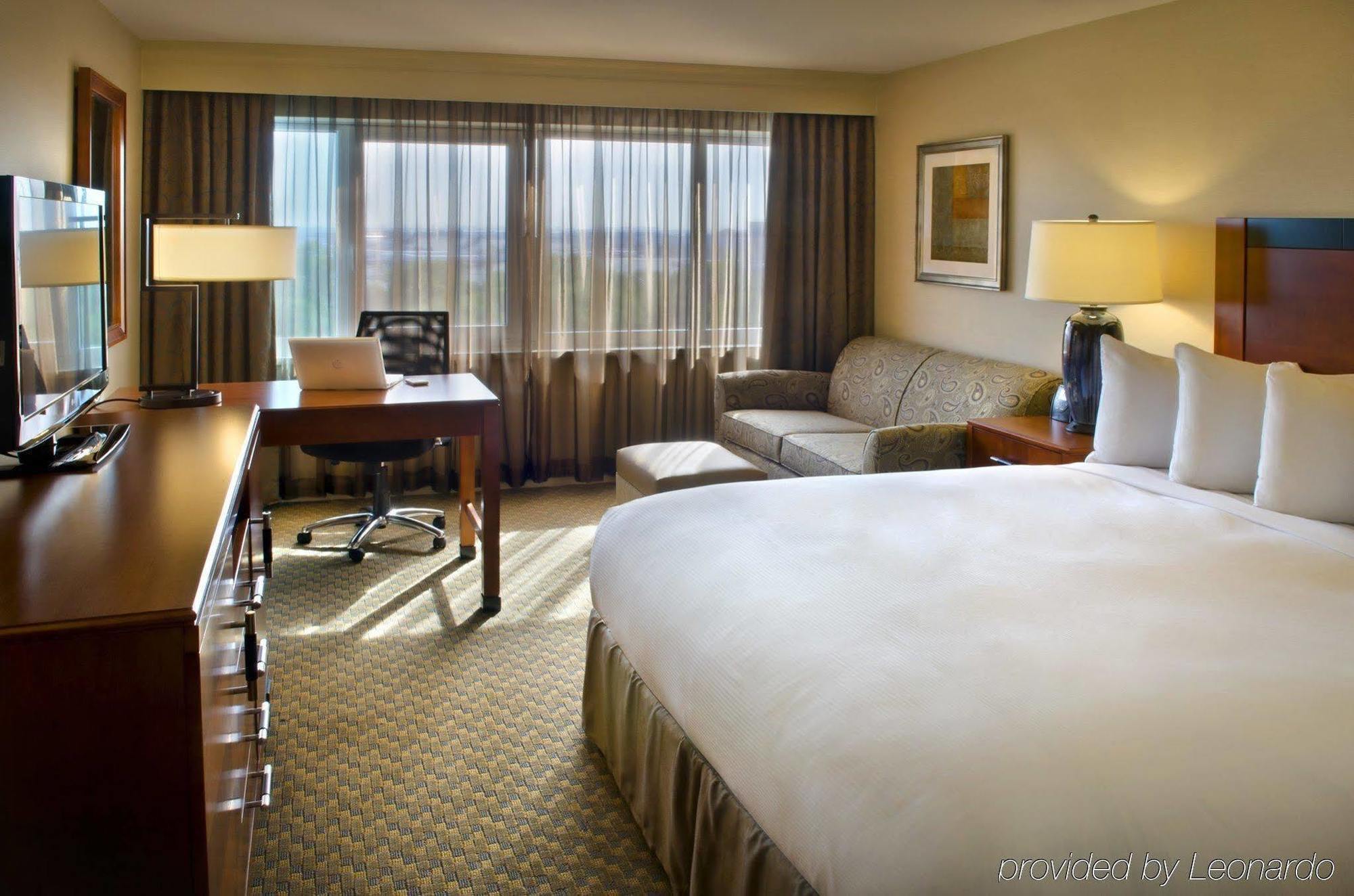 Hilton New York Jfk Airport Hotel Room photo